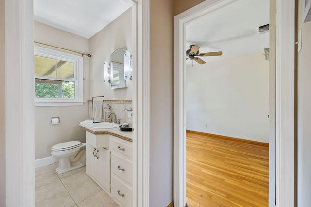 1703 W Kaweah Avenue, Visalia, CA 93277