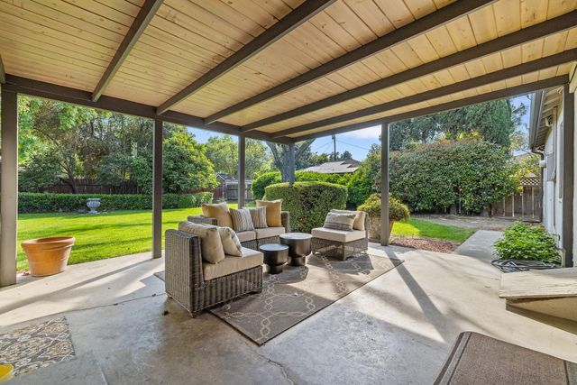 1703 W Kaweah Avenue, Visalia, CA 93277