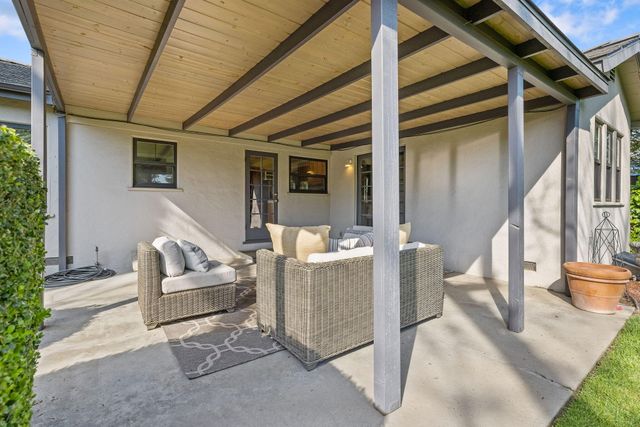 1703 W Kaweah Avenue, Visalia, CA 93277