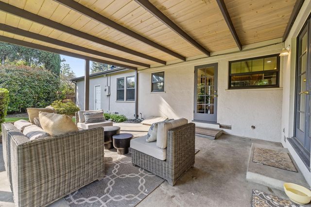 1703 W Kaweah Avenue, Visalia, CA 93277