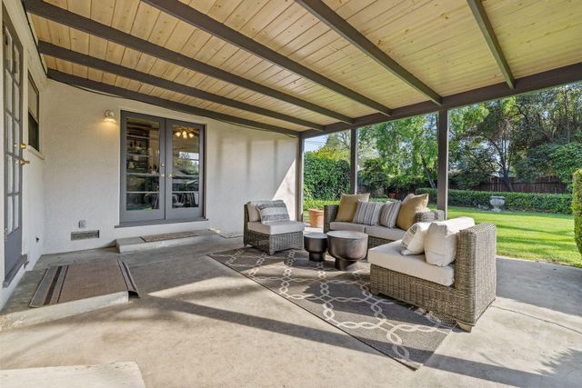 1703 W Kaweah Avenue, Visalia, CA 93277