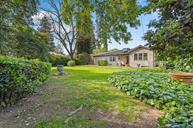 1703 W Kaweah Avenue, Visalia, CA 93277