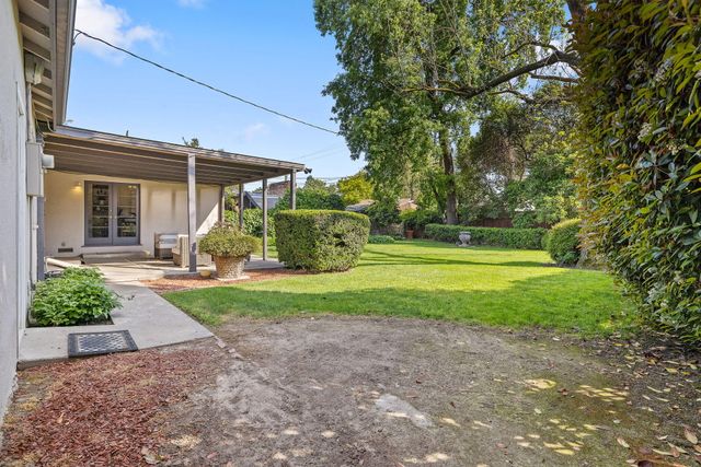 1703 W Kaweah Avenue, Visalia, CA 93277