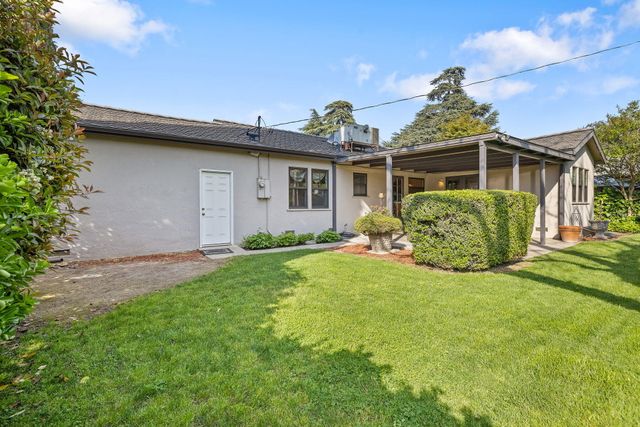 1703 W Kaweah Avenue, Visalia, CA 93277