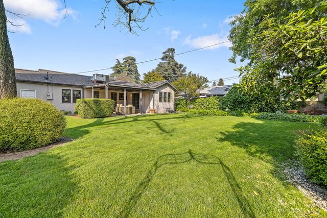 1703 W Kaweah Avenue, Visalia, CA 93277