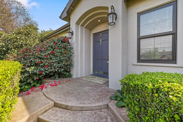 1703 W Kaweah Avenue, Visalia, CA 93277