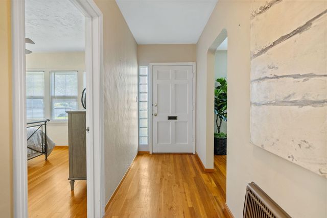 1703 W Kaweah Avenue, Visalia, CA 93277