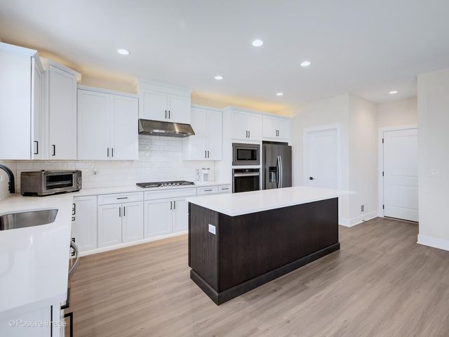 3550 Doral Drive, Elgin, IL 60124