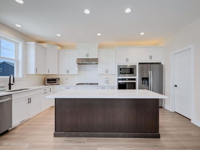 3550 Doral Drive, Elgin, IL 60124