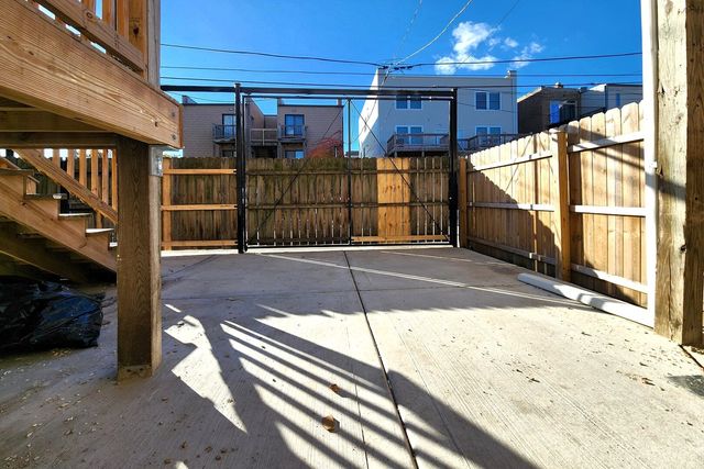 6450 S Greenwood Avenue, Chicago, IL 60637