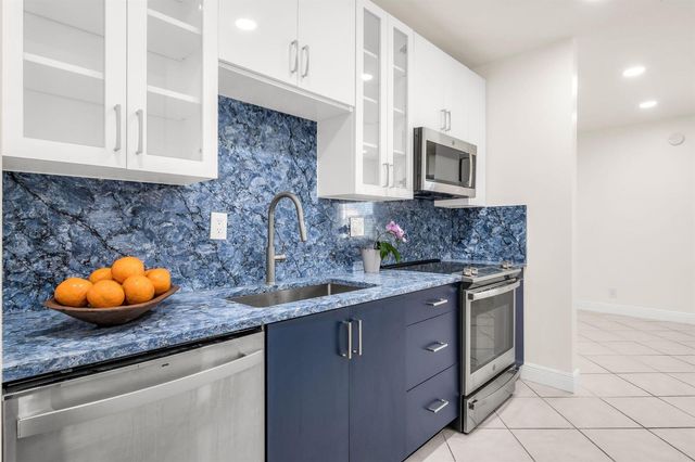 299 SW 7th Street 106, Boca Raton, FL 33432