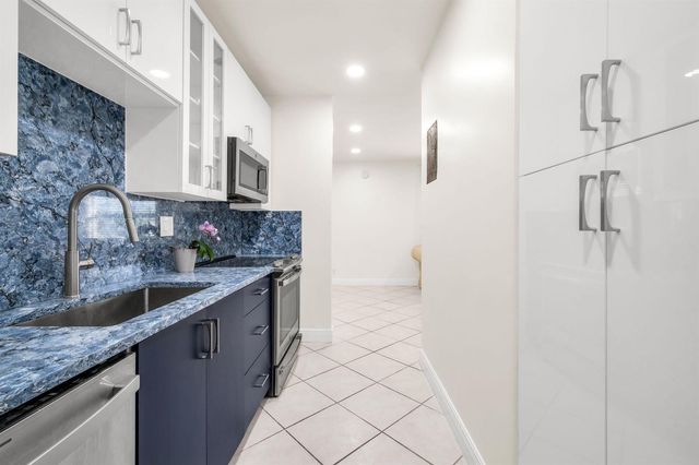 299 SW 7th Street 106, Boca Raton, FL 33432