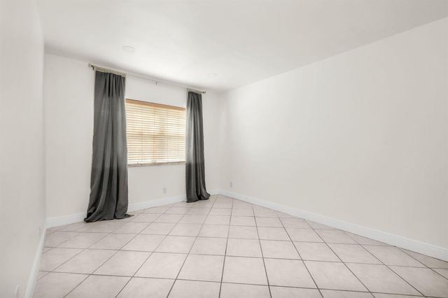 299 SW 7th Street 106, Boca Raton, FL 33432