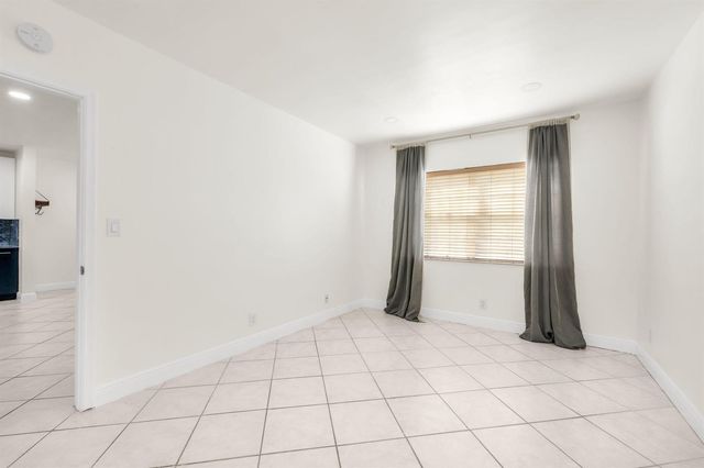 299 SW 7th Street 106, Boca Raton, FL 33432