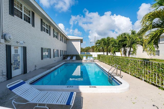 299 SW 7th Street 106, Boca Raton, FL 33432