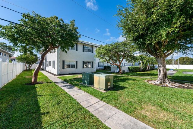 299 SW 7th Street 106, Boca Raton, FL 33432