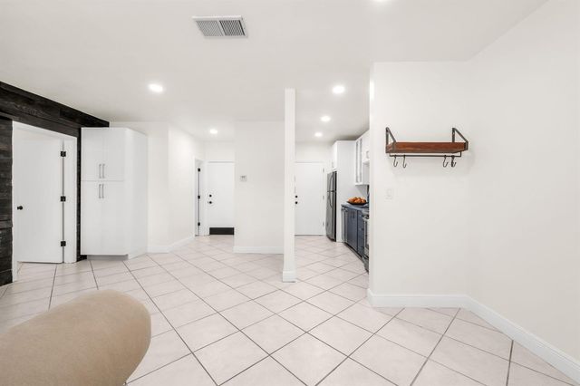 299 SW 7th Street 106, Boca Raton, FL 33432