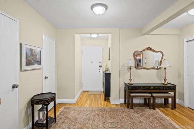 120 Morris Avenue B5, Rockville Centre, NY 11570