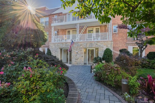 120 Morris Avenue B5, Rockville Centre, NY 11570