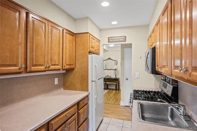 120 Morris Avenue B5, Rockville Centre, NY 11570