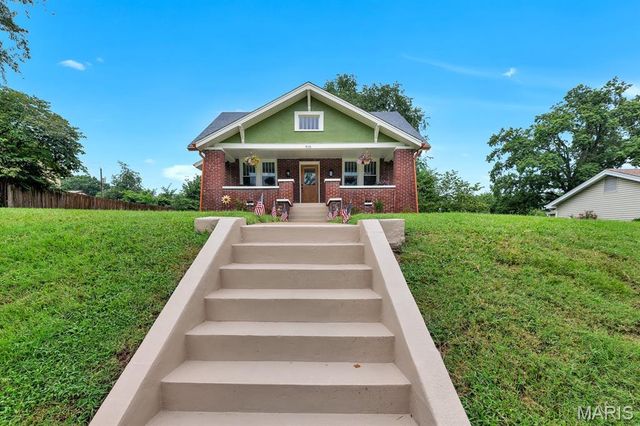 915 N Kingshighway Street, St Charles, MO 63301