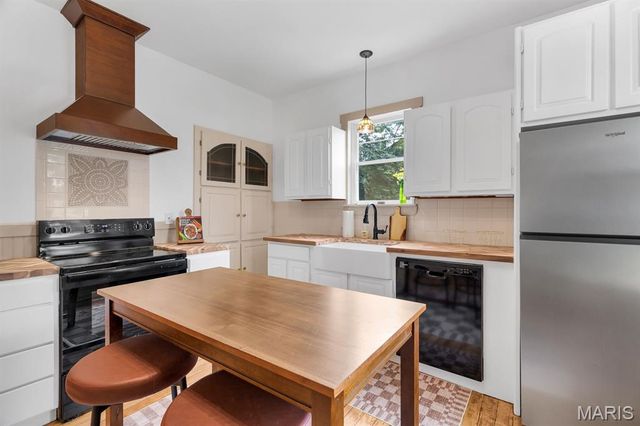 915 N Kingshighway Street, St Charles, MO 63301