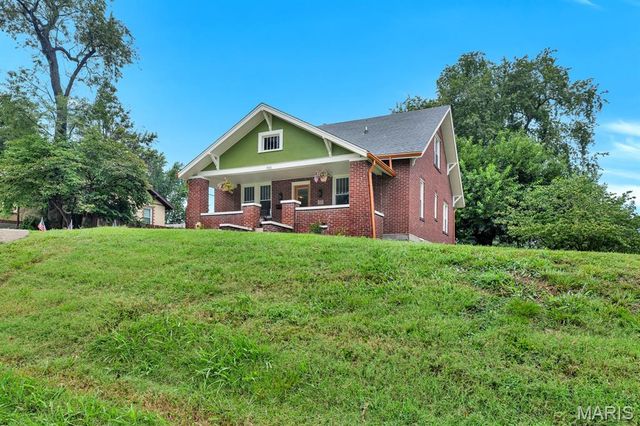 915 N Kingshighway Street, St Charles, MO 63301