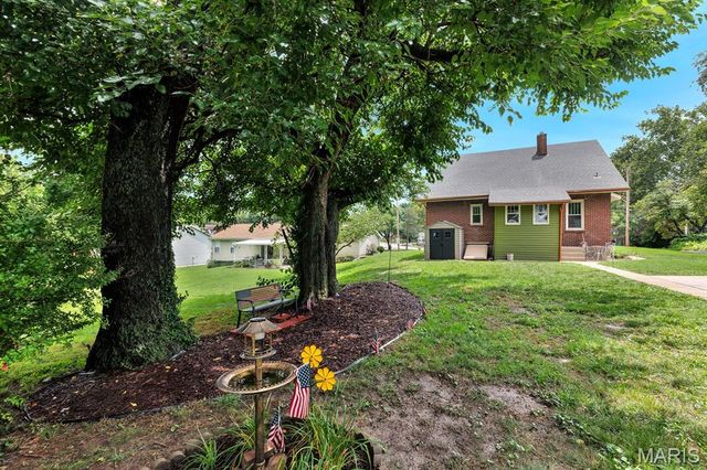915 N Kingshighway Street, St Charles, MO 63301