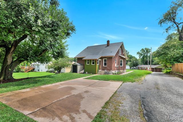 915 N Kingshighway Street, St Charles, MO 63301