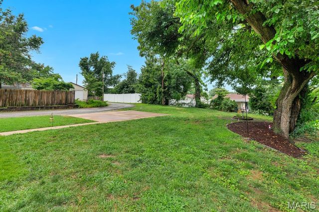 915 N Kingshighway Street, St Charles, MO 63301