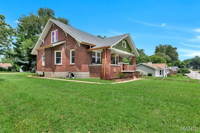 915 N Kingshighway Street, St Charles, MO 63301
