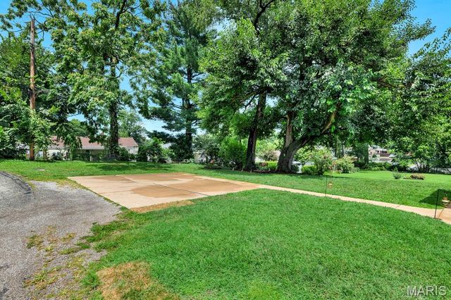 915 N Kingshighway Street, St Charles, MO 63301