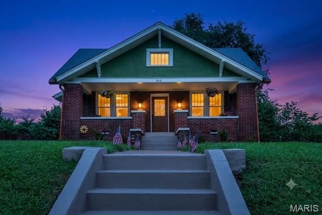 915 N Kingshighway Street, St Charles, MO 63301