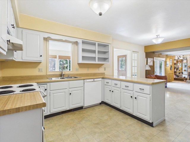 6909 Colony Drive, Madison, WI 53717