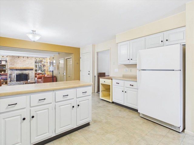 6909 Colony Drive, Madison, WI 53717