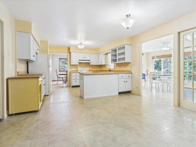 6909 Colony Drive, Madison, WI 53717