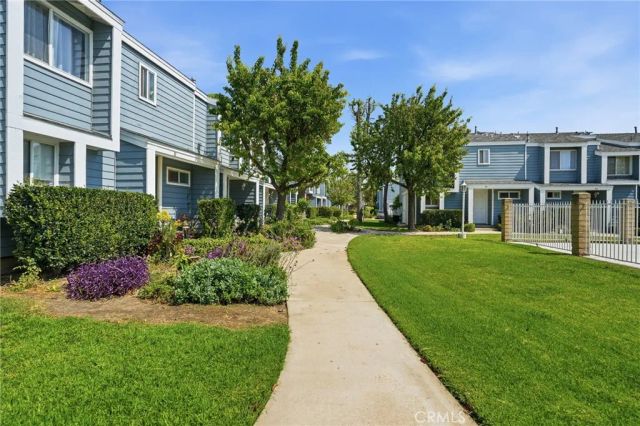 15735 Nordhoff Street 11, North Hills, CA 91343