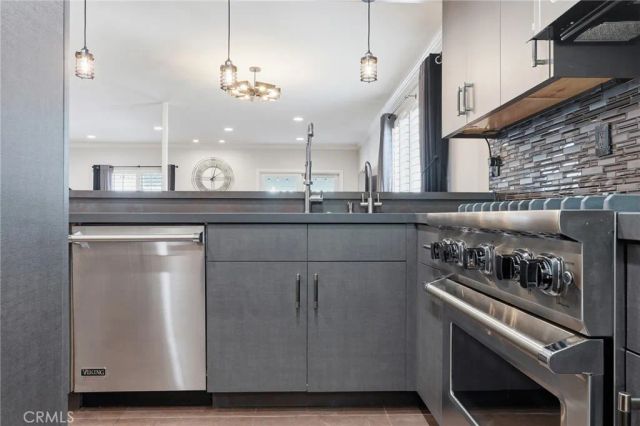 15735 Nordhoff Street 11, North Hills, CA 91343