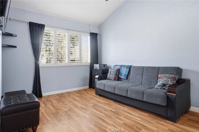 15735 Nordhoff Street 11, North Hills, CA 91343