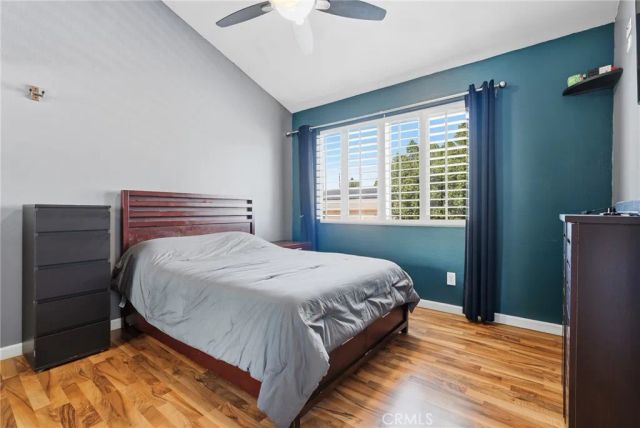 15735 Nordhoff Street 11, North Hills, CA 91343