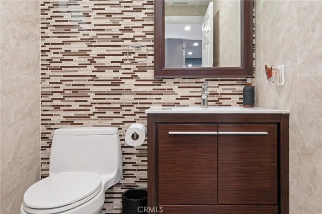 15735 Nordhoff Street 11, North Hills, CA 91343