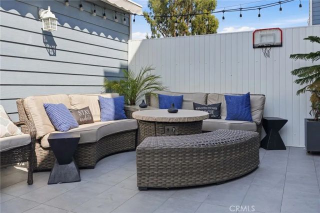 15735 Nordhoff Street 11, North Hills, CA 91343