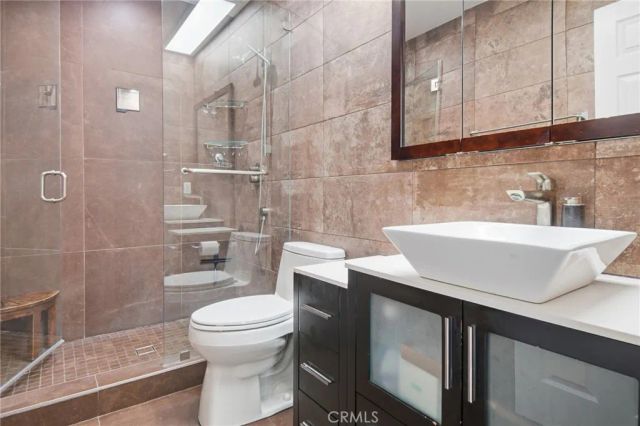 15735 Nordhoff Street 11, North Hills, CA 91343