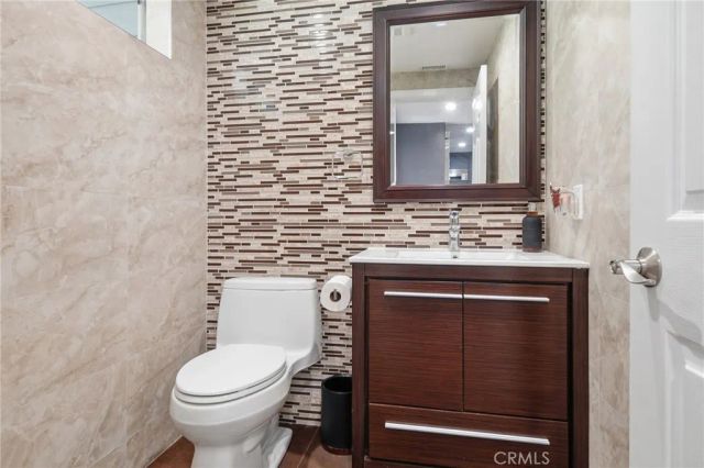 15735 Nordhoff Street 11, North Hills, CA 91343