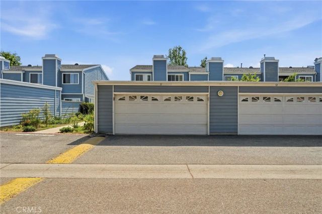 15735 Nordhoff Street 11, North Hills, CA 91343