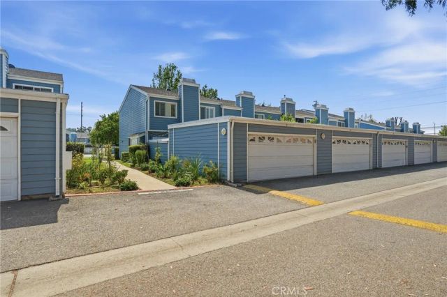 15735 Nordhoff Street 11, North Hills, CA 91343