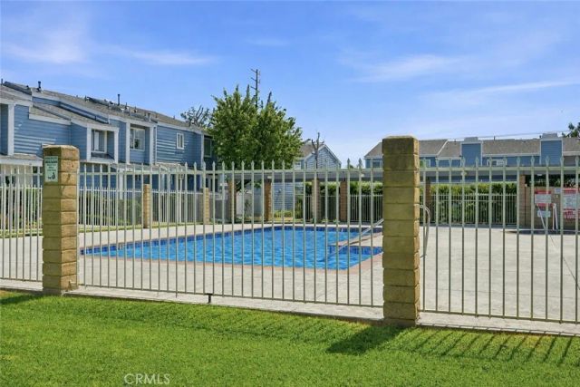 15735 Nordhoff Street 11, North Hills, CA 91343