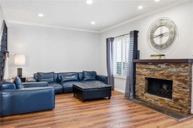 15735 Nordhoff Street 11, North Hills, CA 91343