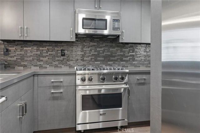 15735 Nordhoff Street 11, North Hills, CA 91343