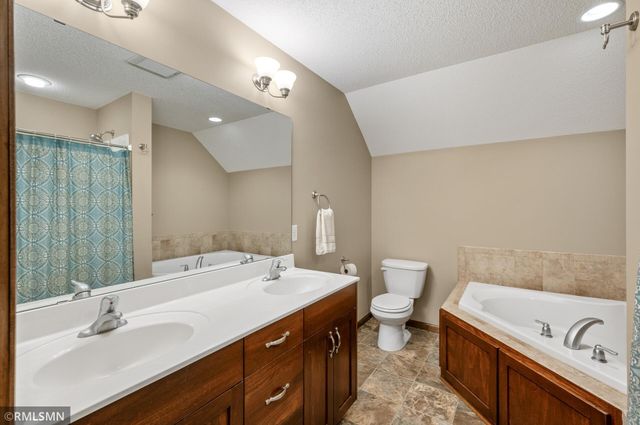 5261 Fenson Court N, Hugo, MN 55038